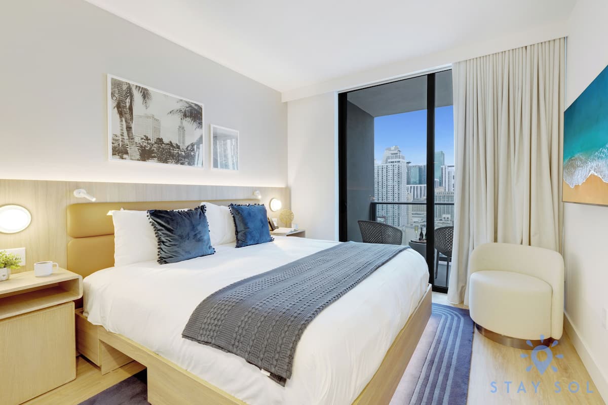 Departamento, 2 habitaciones, balcón, vista a la ciudad | Espacio para trabajar con laptop y wifi gratis
