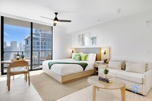 Classic Studio, City View | Living area