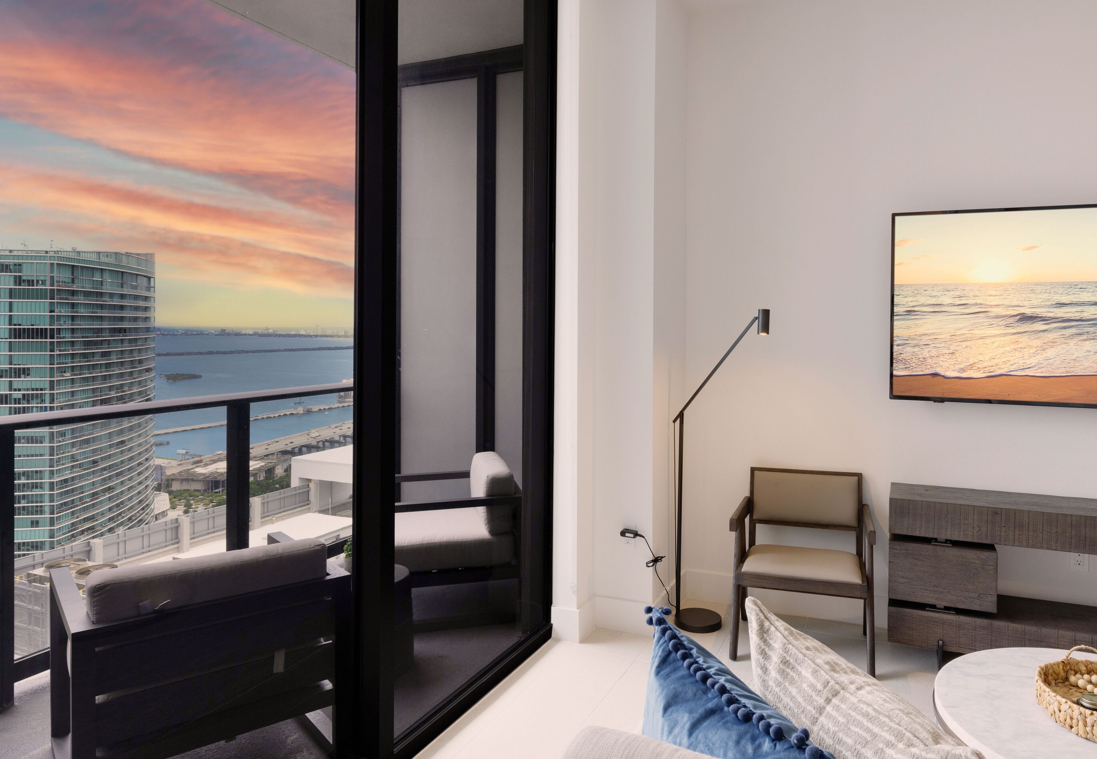 Classic Apartment, 1 King Bed with Sofa bed, Balcony, City View | Living area