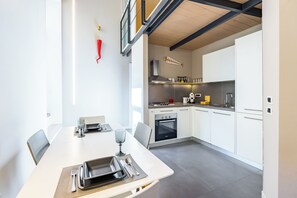 Réfrigérateur, four, plaque de cuisson, lave-vaisselle