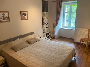 4 Schlafzimmer, Bügeleisen/Bügelbrett, Reisekinderbett, WLAN