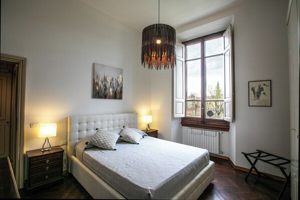 2 Schlafzimmer, Schreibtisch, Reisekinderbett, WLAN