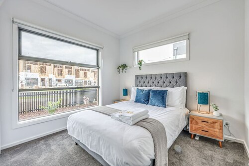 StayAU Fresh Modern 5BR Retreat Netflix in Berwick