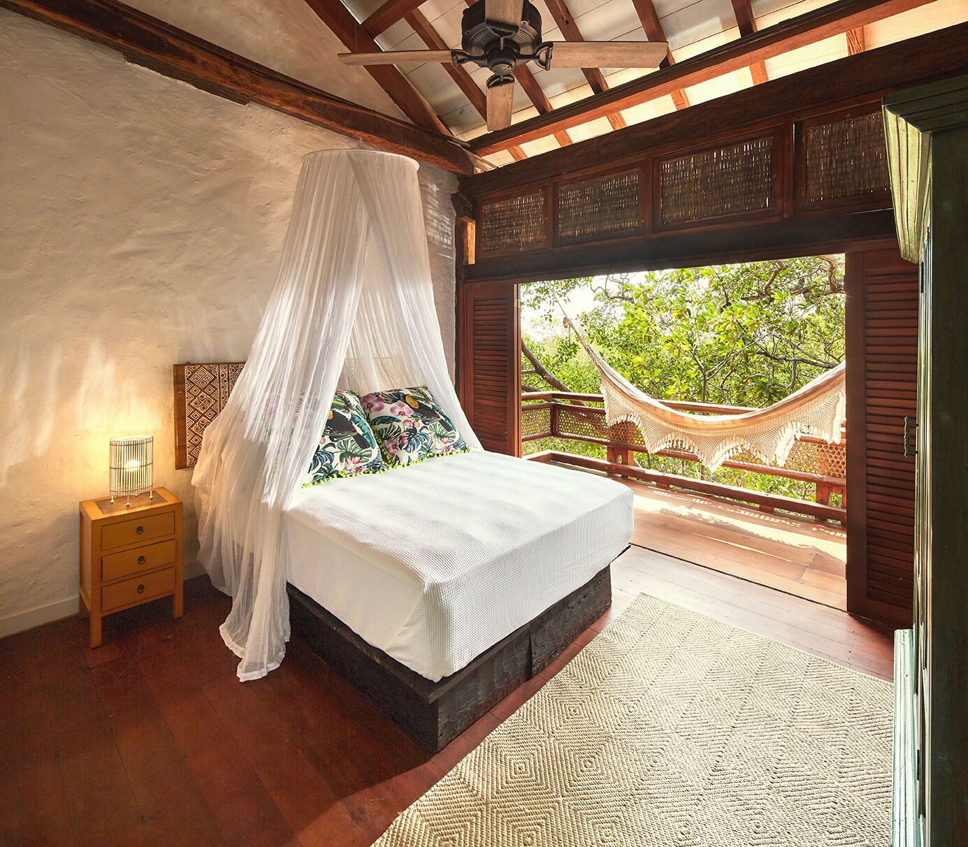 5 bedrooms, desk, iron/ironing board, WiFi