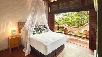 5 bedrooms, desk, iron/ironing board, WiFi