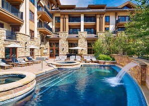 Piscine extérieure, piscine chauffée