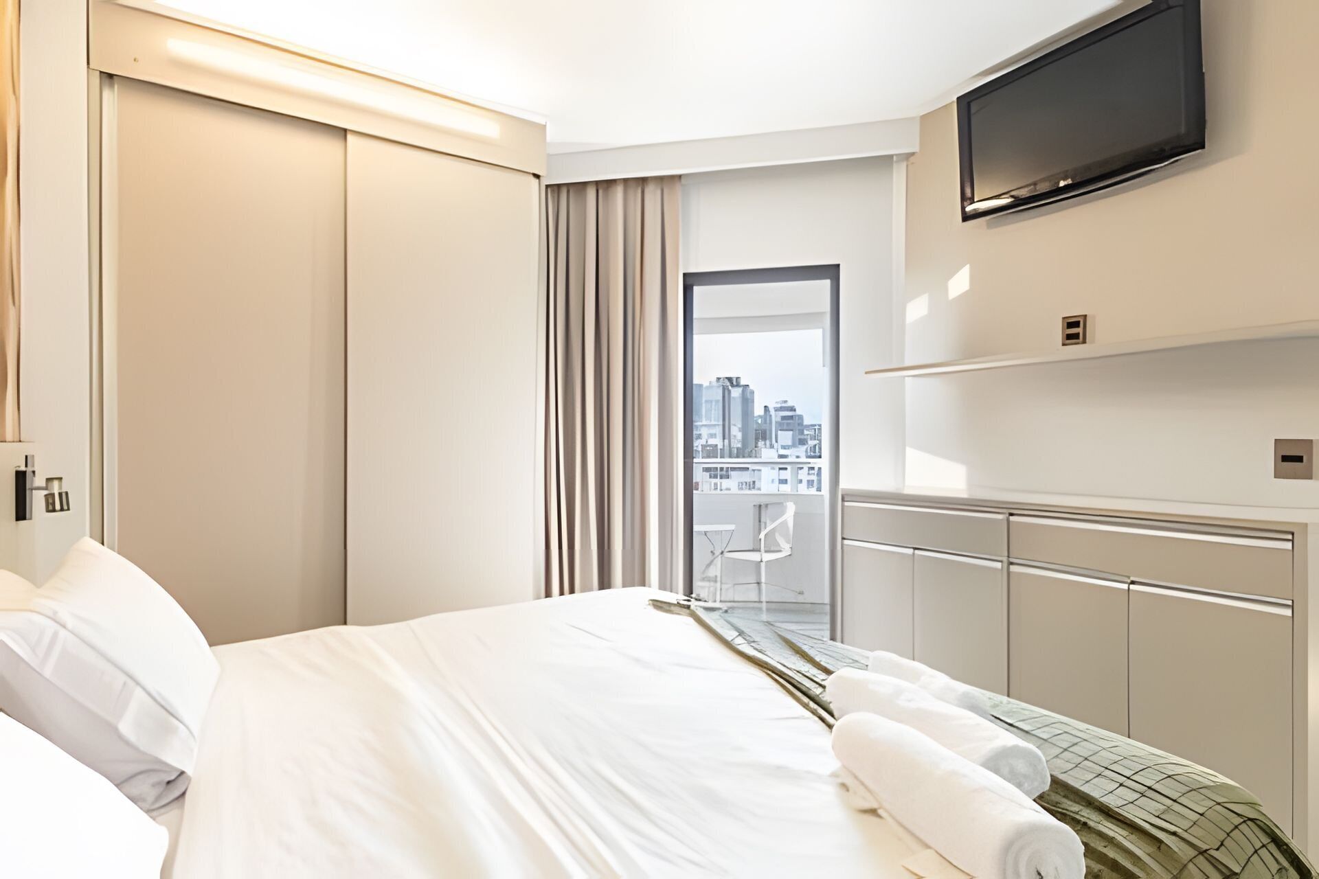 Apartment | 1 bedroom, in-room safe, desk, laptop workspace