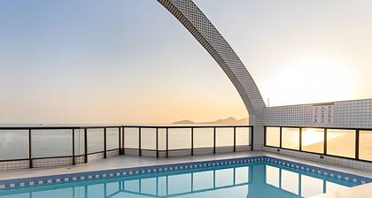 Flat beira-mar com piscina na cobertura