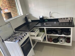 Family Apartment | Private kitchen - Condomínio Gelatti (Ubatuba)