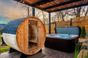 Terrace/patio - Modern A-Frame w/ Hot Tub, Sauna & Stunning Views (Stanley)