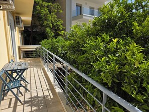 Property grounds - Garden apartment 20m from the sea (Itea)
