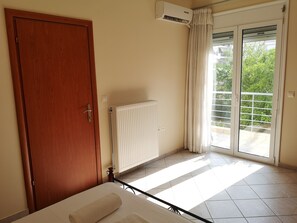 1 slaapkamer, een kluis op de kamer, een strijkplank/strijkijzer