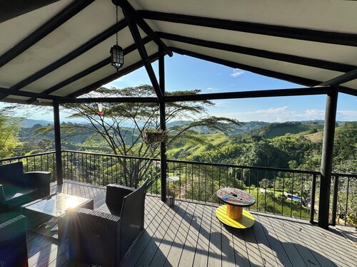 Intimate getaway cabin with Jacuzzi and sunsets