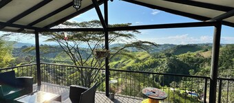 Intimate getaway cabin with Jacuzzi and sunsets