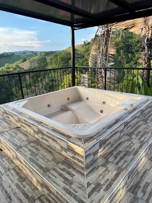 Bañera de hidromasaje exterior