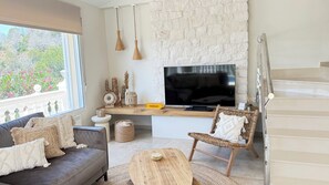 Een smart-tv en een stereo