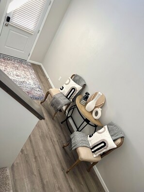 Interior - 3-bedroom twin home in fabulous Fargo with WiFi, AC. Start your adventure (Fargo)