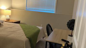 3 habitaciones, tabla de planchar con plancha, wifi y ropa de cama