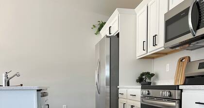 3-bedroom twin home in fabulous Fargo with WiFi, AC. Start your adventure