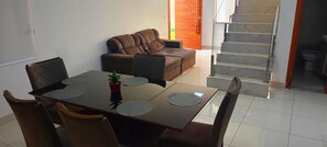 Dining - Charming and peaceful home in Montes Claros (Morada So Sol Montes Claros)