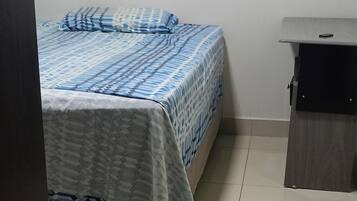 2 quartos, ferros/tábuas de passar roupa, Wi-Fi, roupa de cama