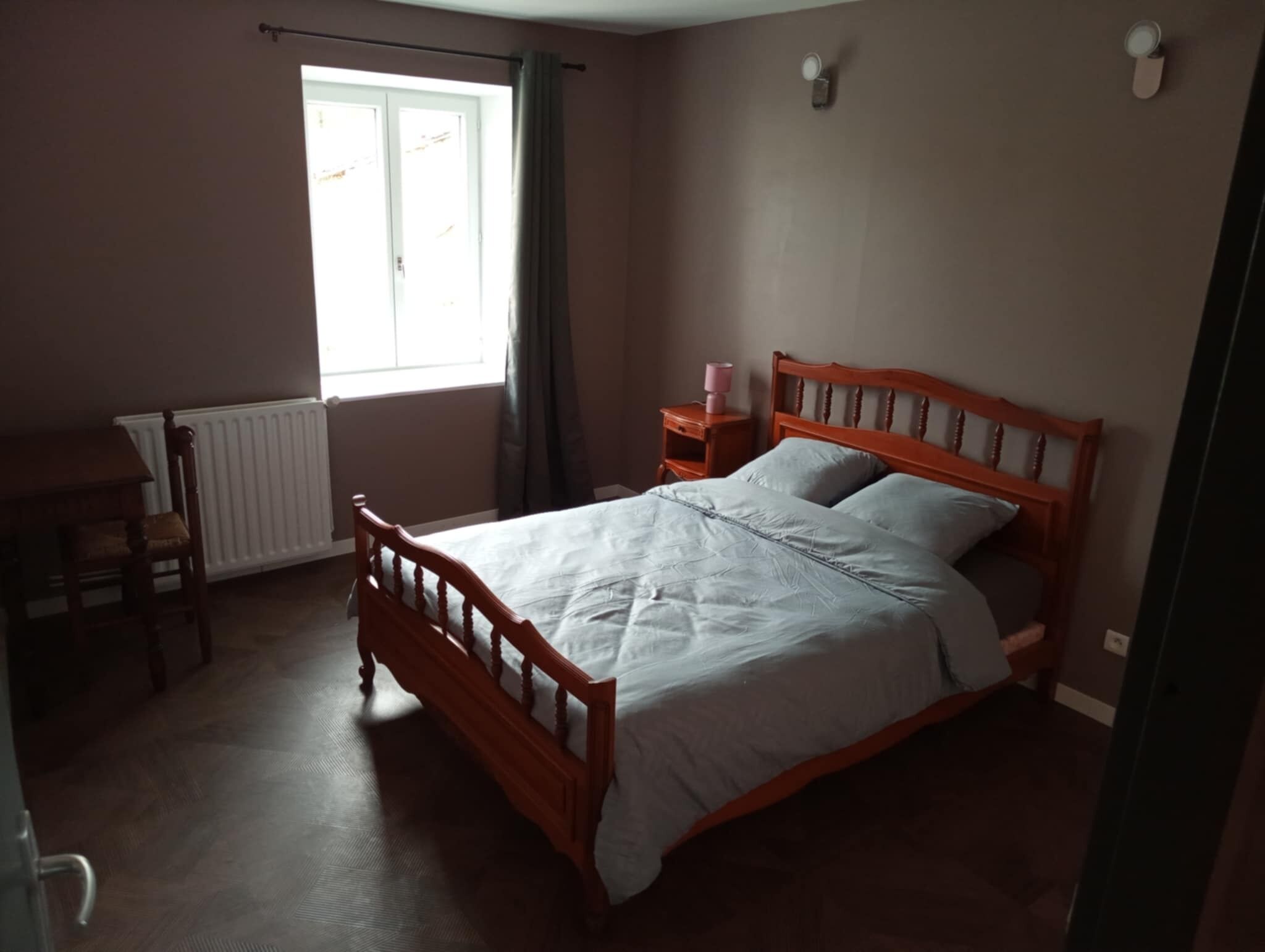 2 多间卧室、WiFi、床单