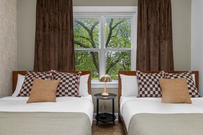 3 bedrooms, desk, iron/ironing board, travel cot