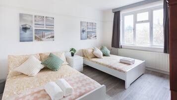 5 bedrooms, iron/ironing board, free WiFi, bed sheets