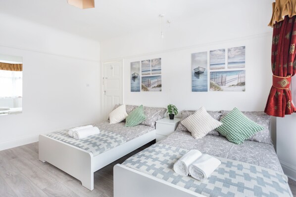 5 dormitorios, tabla de planchar con plancha, wifi gratis y ropa de cama