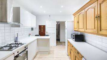 Fridge, microwave, oven, coffee/tea maker