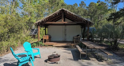 The Polynesian Glamper is a cozy retreat Just 2 Miles from Scenic Holden Beach