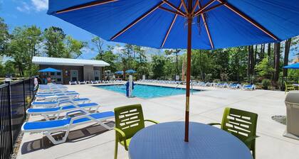 The Polynesian Glamper is a cozy retreat Just 2 Miles from Scenic Holden Beach