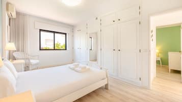 4 quartos, ferros/tábuas de passar roupa, acesso à internet
