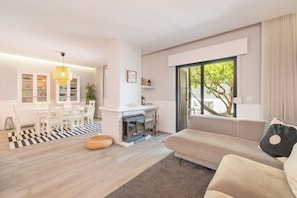 TV - GuestReady - Relaxing Stay Near the Beach (Charneca de Caparica)