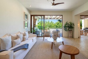 Deluxe-Apartment, Blick auf den Golfplatz | Wohnbereich