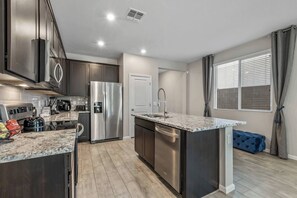 Private kitchen - Entire Home 3 Beds & 2 Bath in Surprise Arizona (Surprise)