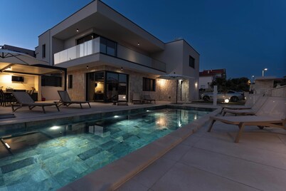 Prestige Villa COMPADRE Luxury Retreat in Mandre