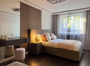 1 slaapkamer, een bureau, een strijkplank/strijkijzer, gratis wifi