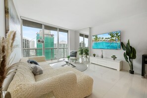 Smart TV - Icon Brickell Condo w/ Pool, Spa, Gym + City Views (Miami)
