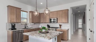 Luxe 4BR Retreat w/ Pool, Hot Tub & Sunset Views