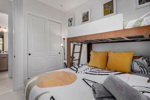 4 bedrooms, desk, iron/ironing board, WiFi