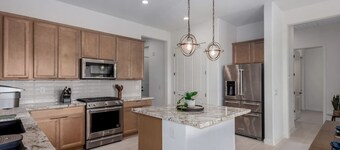 Luxe 4BR Retreat w/ Pool, Hot Tub & Sunset Views