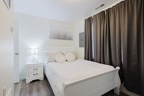 2 quartos, cofres nos quartos, ferros/tábuas de passar roupa, Wi-Fi