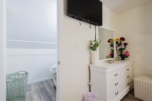 Interior - Space That Feels Homely Newly Renovated Unit 2  Your Perfect Home Away from Home (Lexington)