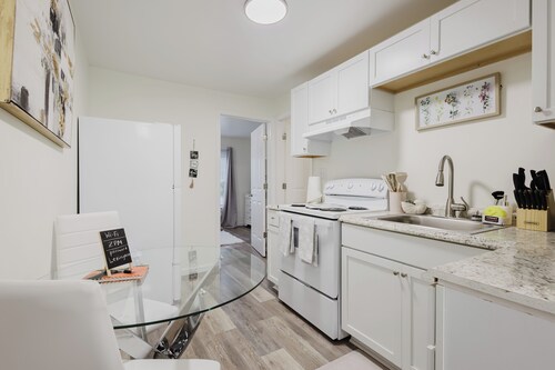 Space That Feels Homely Newly Renovated Unit 2  Your Perfect Home Away from Home