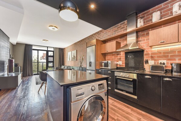 Fridge, microwave, oven, stovetop