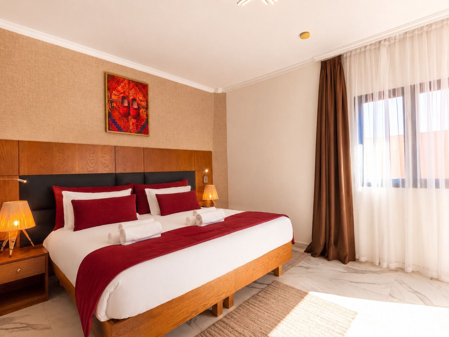Habitación doble estándar | Ropa de cama de alta calidad, edredón y minibar 