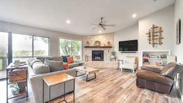 TV connectée, cheminée, baby-foot, table de tennis de table