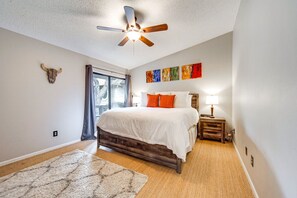 5 habitaciones, escritorio y tabla de planchar con plancha 