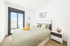 2 عدّة غرف نوم ومكواة/لوح كي وواي فاي مجانًا وملاءات أسرّة